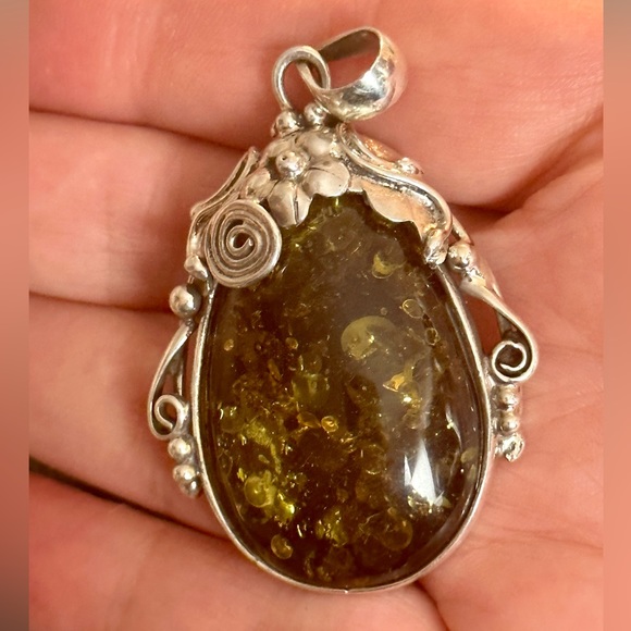 Green amber southwestern large sterling silver pendant - Picture 1 of 4
